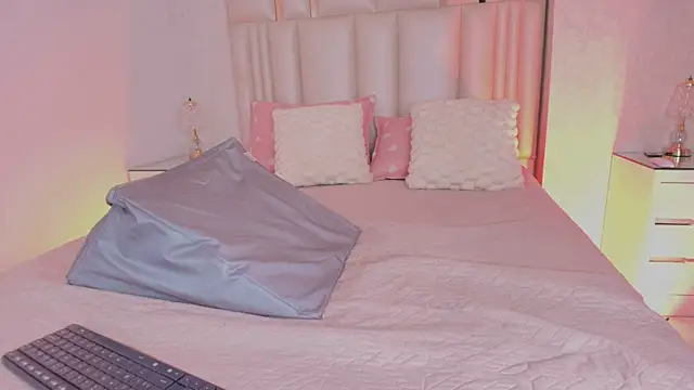 alanarose18 online show from February 26, 7:24 pm