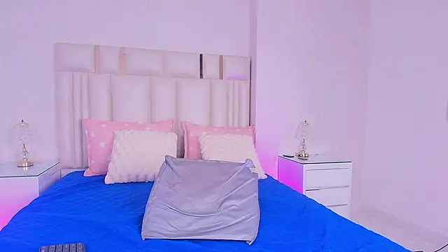 alanarose18 online show from April 14, 7:20 pm