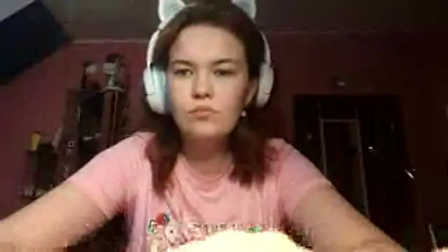 Snapshot of ScrammedUaruna chatting on November 8, 2:06 pm ScrammedUaruna online show from November 8, 2:06 pm