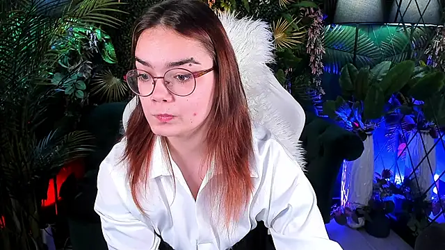 Snapshot of Lily__Evans chatting on November 13, 7:40 am Lily Evans online show from November 13, 7:40 am