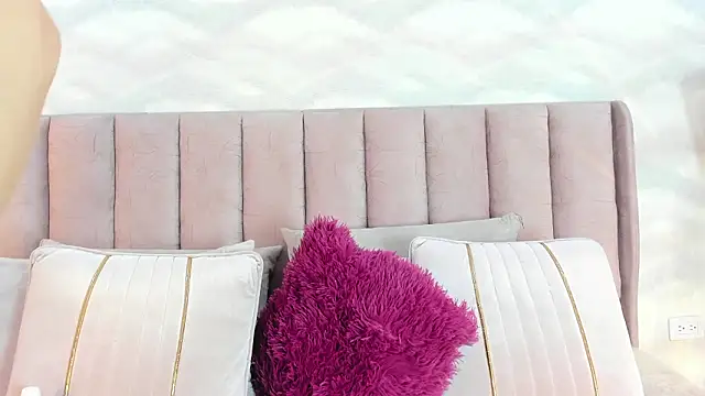 caro gemm online show from February 3, 4:21 am