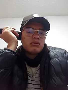 Logan Chloe online show from December 5, 11:30 am