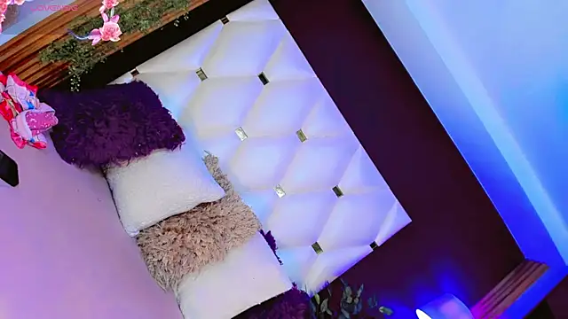 AnnaRouseQueen online show from April 3, 7:56 pm