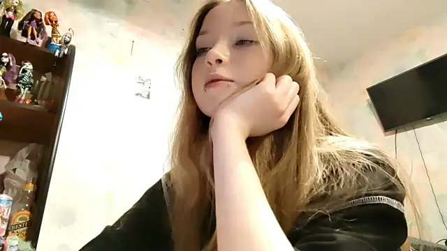 Snapshot of BarkySedna chatting on November 12, 10:48 am BarkySedna online show from November 12, 10:48 am