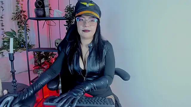 Halley Ravenn online show from May 15, 9:22 pm