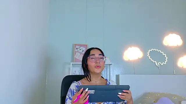 NicoletCherry   online show from December 5, 7:43 pm