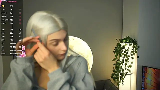 AdameShoyer online show from December 3, 8:29 pm