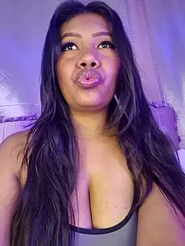 Snapshot of PaulaOrtiz02 chatting on November 8, 11:43 am PaulaOrtiz02 online show from November 8, 11:43 am