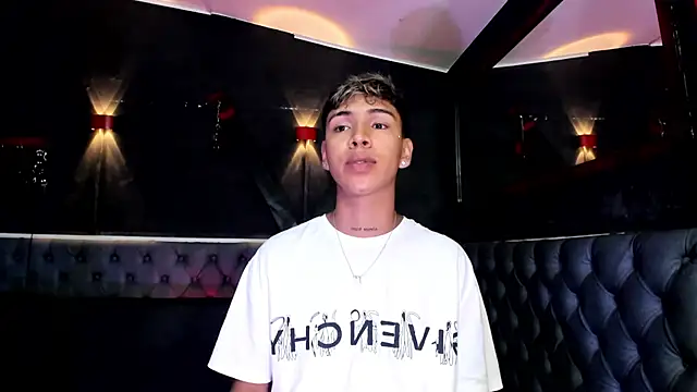 Timmy Kiing  online show from December 22, 11:57 pm