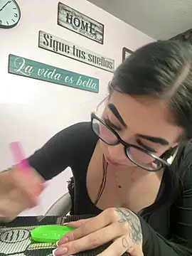 Snapshot of SCARLETT_INK_ chatting on May 8, 11:59 am SCARLETT INK online show from May 8, 11:59 am