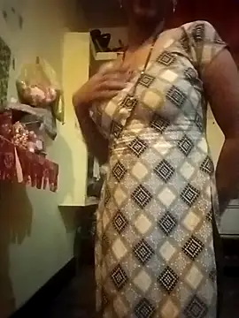 Snapshot of Roshni_11 chatting on February 14, 5:43 pm Roshni 11 online show from February 14, 5:43 pm