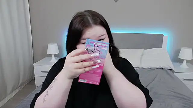 Snapshot of EvaNova_ chatting on November 17, 4:29 am EvaNova online show from November 17, 4:29 am