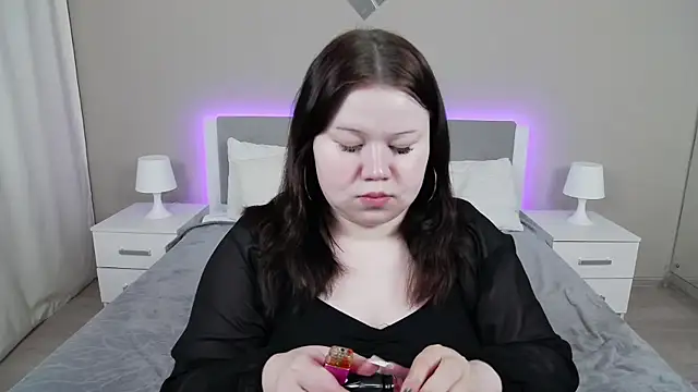 Snapshot of EvaNova_ chatting on November 18, 4:28 am EvaNova online show from November 18, 4:28 am