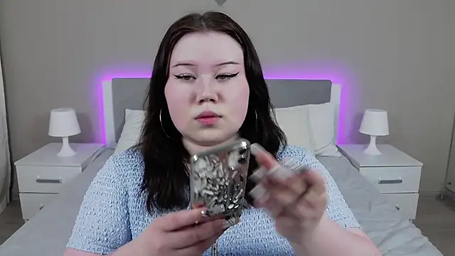 Snapshot of EvaNova_ chatting on November 25, 4:23 am EvaNova online show from November 25, 4:23 am