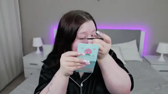 Snapshot of EvaNova_ chatting on December 3, 4:31 am EvaNova online show from December 3, 4:31 am