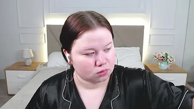 Snapshot of EvaNova_ chatting on December 5, 4:21 am EvaNova online show from December 5, 4:21 am