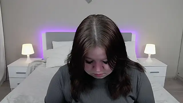 Snapshot of EvaNova_ chatting on December 17, 4:18 am EvaNova online show from December 17, 4:18 am