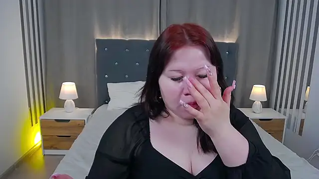 Snapshot of EvaNova_ chatting on December 19, 4:19 am EvaNova online show from December 19, 4:19 am