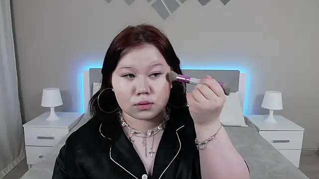 Snapshot of EvaNova_ chatting on January 9, 12:30 pm EvaNova online show from January 9, 12:30 pm