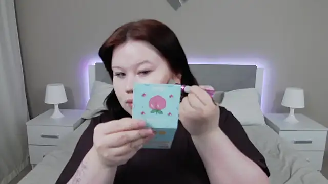 Snapshot of EvaNova_ chatting on January 10, 10:28 am EvaNova online show from January 10, 10:28 am