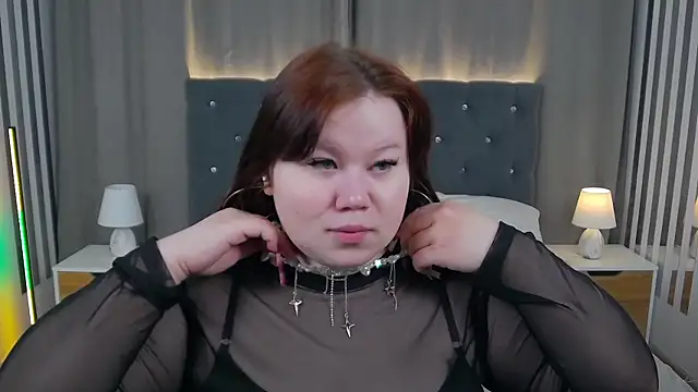 Snapshot of EvaNova_ chatting on February 6, 5:01 am EvaNova online show from February 6, 5:01 am