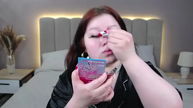 Snapshot of EvaNova_ chatting on February 9, 10:30 am EvaNova online show from February 9, 10:30 am