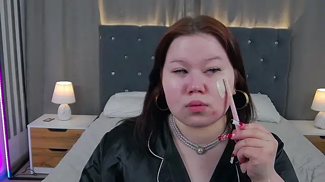 Snapshot of EvaNova_ chatting on February 12, 4:51 am EvaNova online show from February 12, 4:51 am