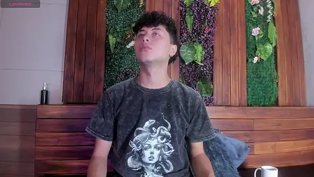 Noah dupont  online show from December 21, 11:28 am