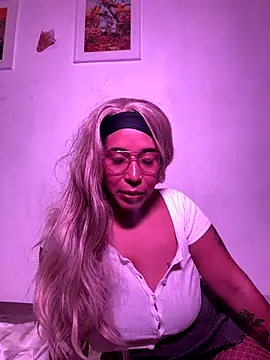 Snapshot of CaneliitaBlaze chatting on November 10, 9:58 pm CaneliitaBlaze online show from November 10, 9:58 pm