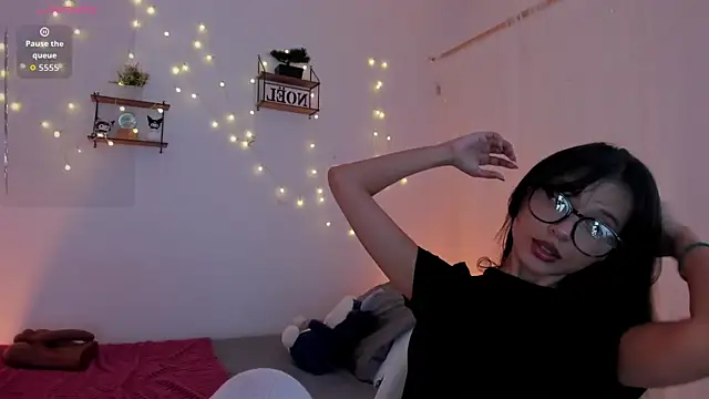 Tamara Aluna  online show from December 16, 4:34 pm