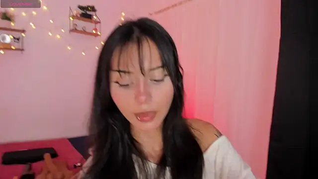 Tamara Aluna  online show from July 8, 8:02 pm
