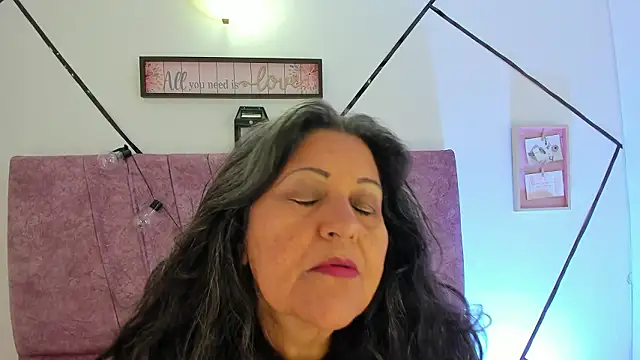 Snapshot of Victoriaa_Anderson chatting on February 3, 9:09 pm Victoriaa Anderson online show from February 3, 9:09 pm