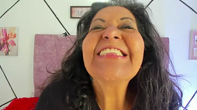 Snapshot of Victoriaa_Anderson chatting on February 4, 8:25 pm Victoriaa Anderson online show from February 4, 8:25 pm