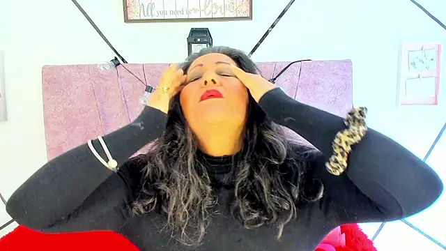 Snapshot of Victoriaa_Anderson chatting on February 5, 8:13 pm Victoriaa Anderson online show from February 5, 8:13 pm