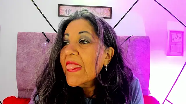 Snapshot of Victoriaa_Anderson chatting on February 23, 9:23 pm Victoriaa Anderson online show from February 23, 9:23 pm