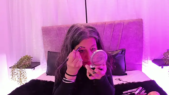 Victoriaa Anderson online show from April 18, 1:59 pm