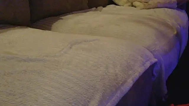 lorenarowena online show from February 9, 8:24 pm