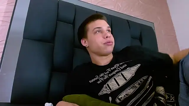 Liam York  online show from December 14, 8:02 pm