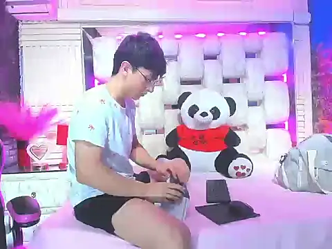 ElanGiraldo online show from March 21, 12:04 am