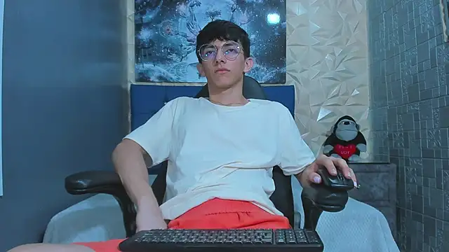 ElanGiraldo online show from May 7, 11:21 pm