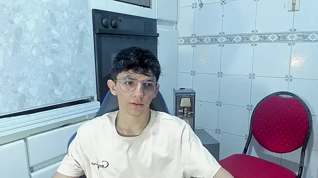 Snapshot of ElanGiraldo chatting on June 13, 10:51 pm ElanGiraldo online show from June 13, 10:51 pm
