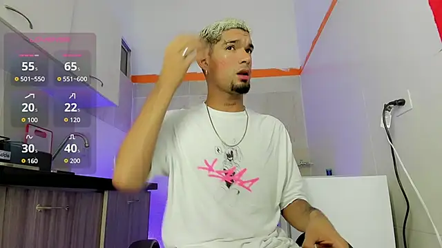 Snapshot of Carlitos_sexy chatting on November 16, 1:11 am Carlitos sexy online show from November 16, 1:11 am