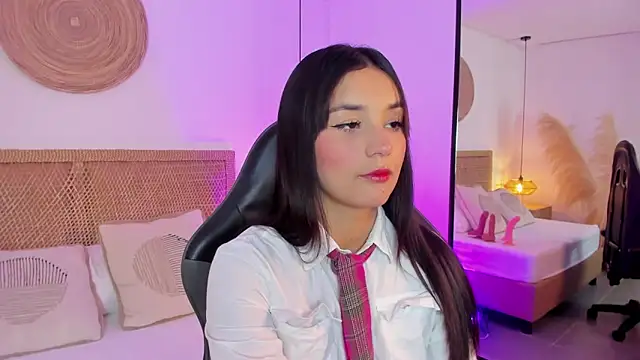 Snapshot of alissongirl_ chatting on February 4, 7:09 pm alissongirl online show from February 4, 7:09 pm