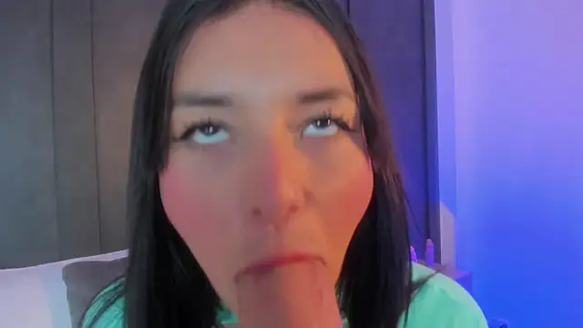 Snapshot of alissongirl_ chatting on February 20, 7:14 pm alissongirl online show from February 20, 7:14 pm