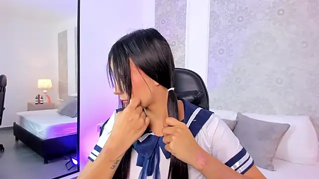 Snapshot of alissongirl_ chatting on April 1, 2:23 am alissongirl online show from April 1, 2:23 am