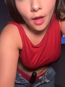 EmmiiGlow online show from January 6, 2:04 am