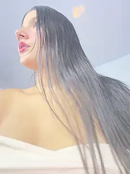 EmmiiGlow online show from May 21, 3:35 am