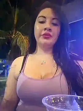 Snapshot of lady_cristal chatting on November 9, 6:33 am lady cristal online show from November 9, 6:33 am