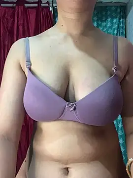 Snapshot of Red_Queen_11 chatting on July 8, 7:51 pm Red Queen 11 online show from July 8, 7:51 pm