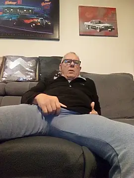 andy-1961 online show from November 15, 7:54 pm